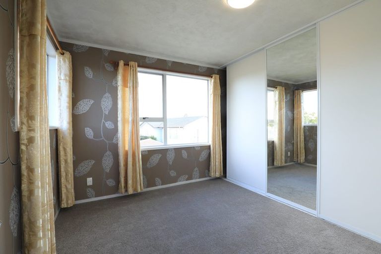Photo of property in 8 Lisa Rise, Half Moon Bay, Auckland, 2012
