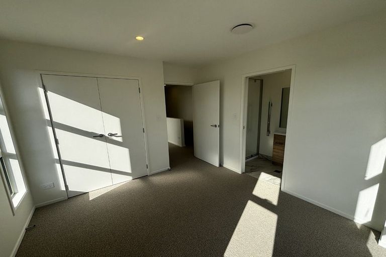 Photo of property in 4/4 Cracroft Street, Welbourn, New Plymouth, 4310