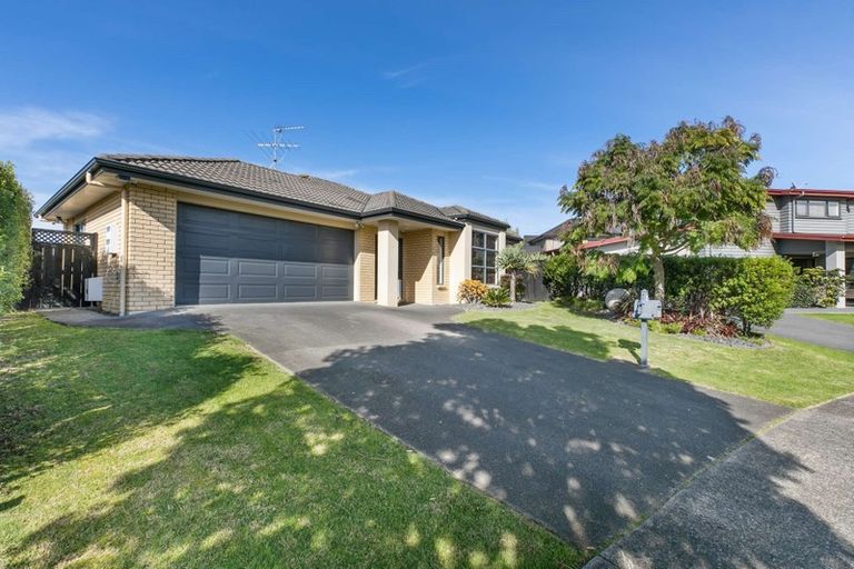 Photo of property in 56 Stranraer Crescent, Wattle Downs, Auckland, 2103