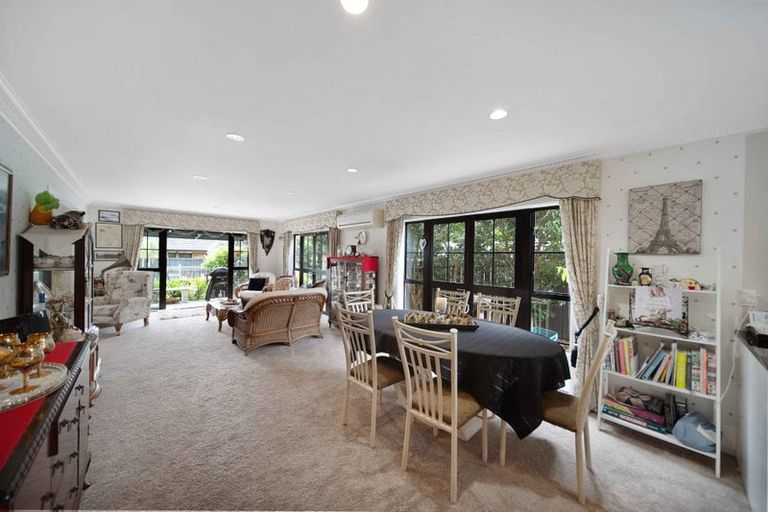 Photo of property in 16 Len Garlick Place, Pahurehure, Papakura, 2113