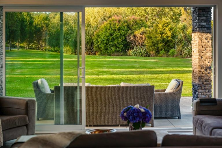 Photo of property in 1 Ngaire Close, Wainui, Silverdale, 0994