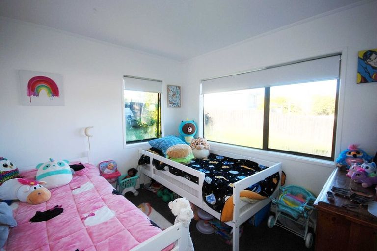 Photo of property in 11 Elvira Place, Ranui, Auckland, 0612