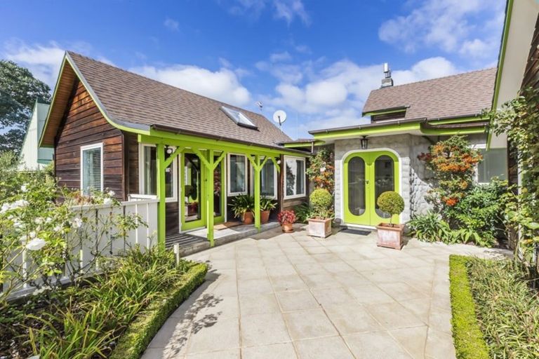 Photo of property in 11 Amapur Drive, Khandallah, Wellington, 6035