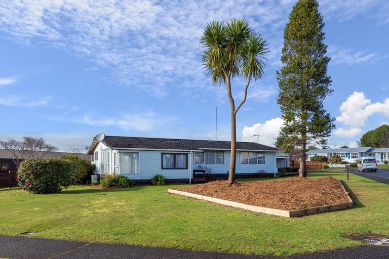 Photo of property in 2 Bata Place, Pomare, Rotorua, 3015