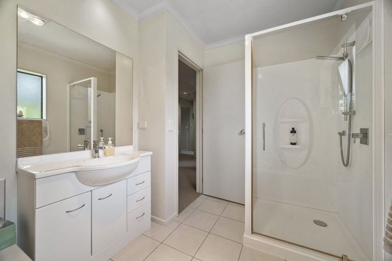 Photo of property in 56 Aquarius Drive, Kawaha Point, Rotorua, 3010