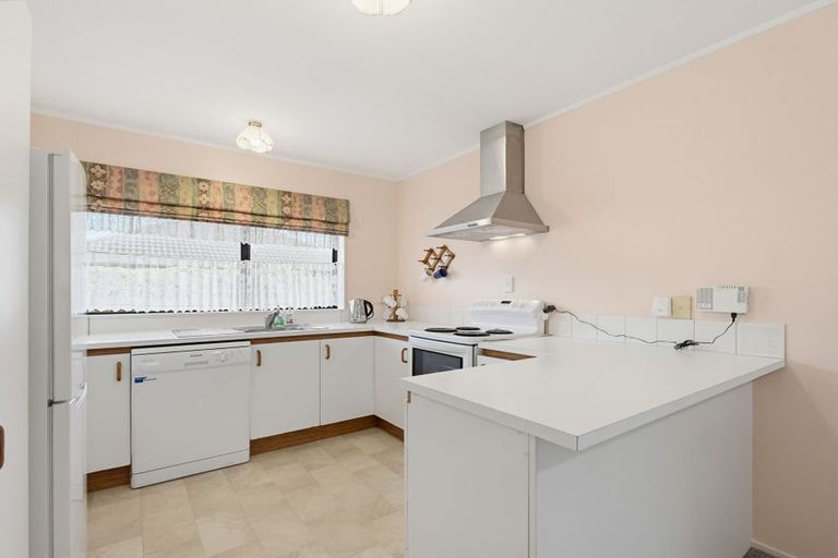 Photo of property in 2/13 Greers Road, Weymouth, Auckland, 2103