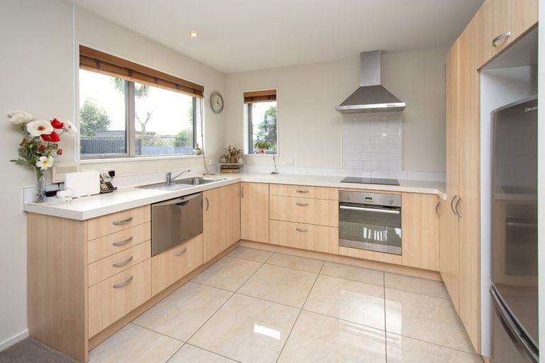 Photo of property in 2/417a Bower Avenue, Parklands, Christchurch, 8083