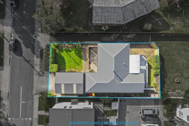 Photo of property in 25 Kingdale Road, Henderson, Auckland, 0610