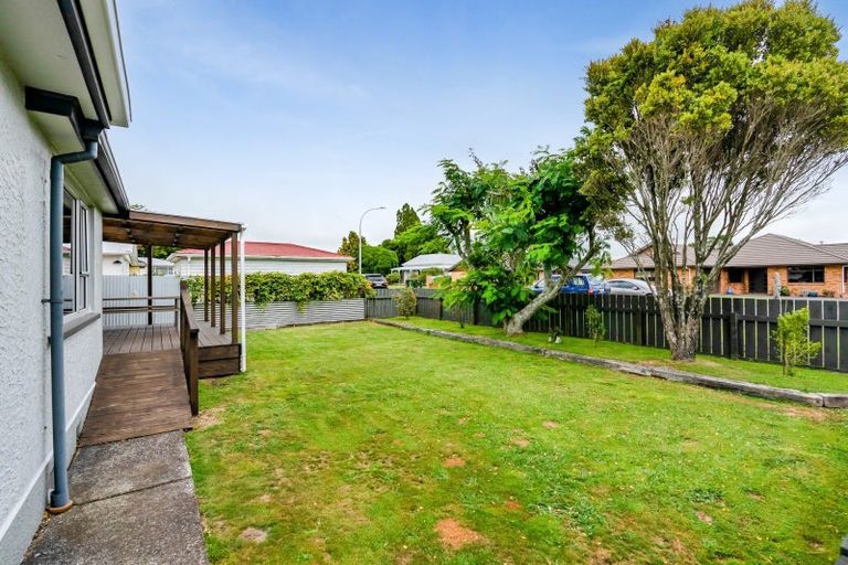 Photo of property in 19 Kahikatea Street, Inglewood, 4330