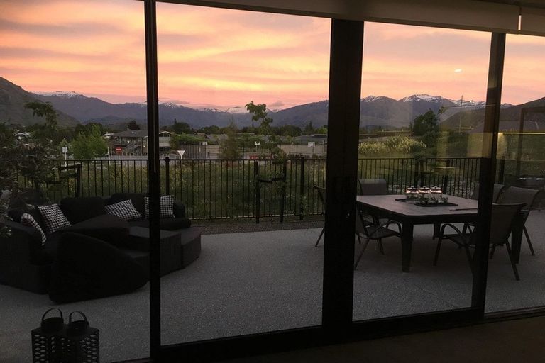 Photo of property in 14 Tuke Lane, Wanaka, 9305