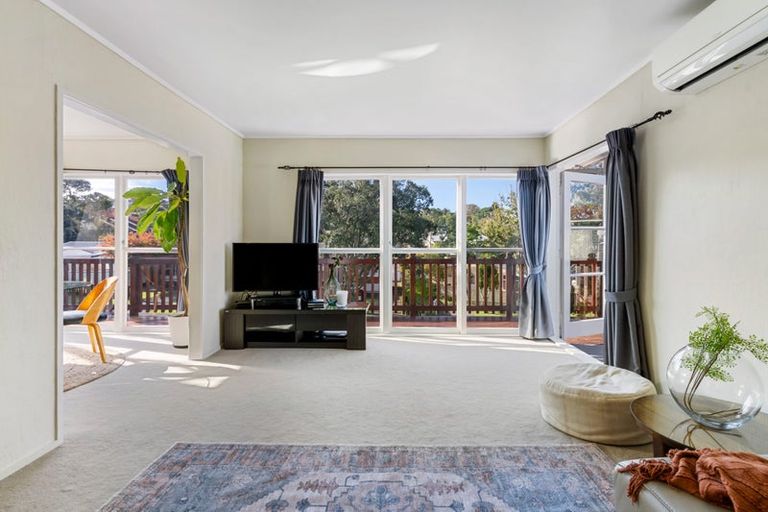 Photo of property in 20 Arosa Place, Forrest Hill, Auckland, 0620