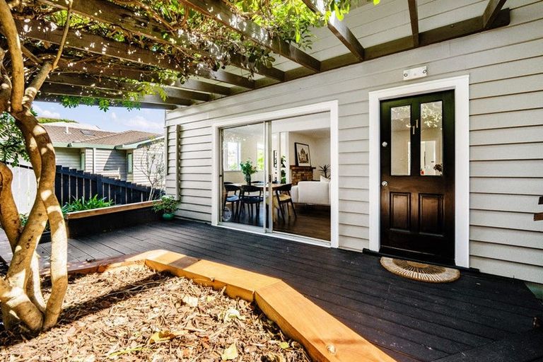 Photo of property in 1/11 Norman Road, Hauraki, Auckland, 0622