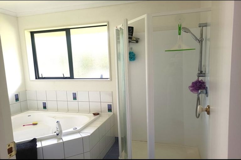 Photo of property in 5b Olwyn Place, Greenhithe, Auckland, 0632