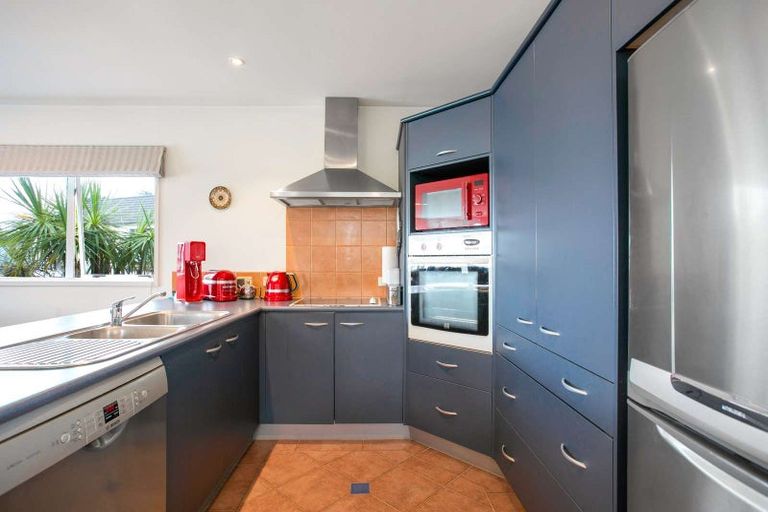Photo of property in 129 Hobsonville Road, West Harbour, Auckland, 0618