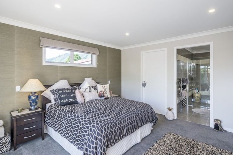 Photo of property in 3 Saint Vincent Way, Waikanae, 5036