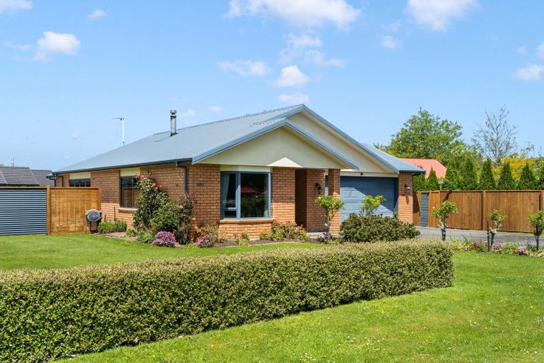 Photo of property in 77 Reading Street, Greytown, 5712