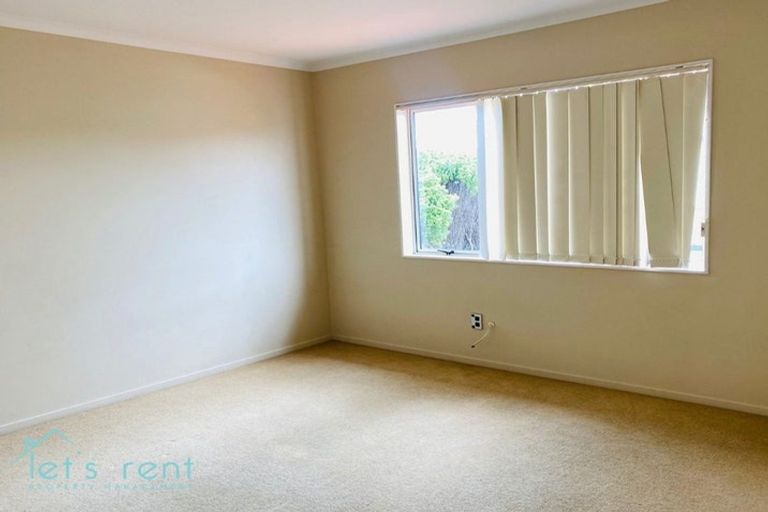Photo of property in 9 Maypark Crescent, Flat Bush, Auckland, 2016