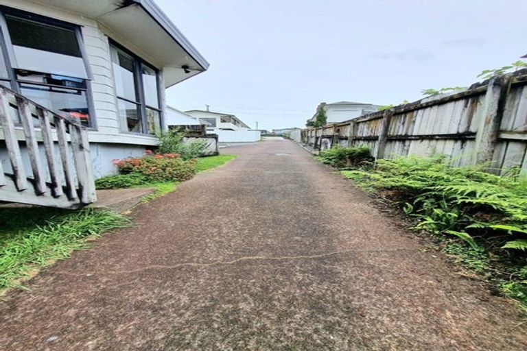 Photo of property in 3/21 Te Atatu Road, Te Atatu South, Auckland, 0610