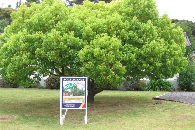 Photo of property in 27 Contessa Drive, Glenfield, Auckland, 0629