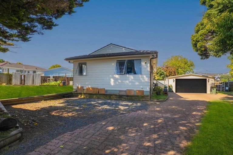 Photo of property in 20 Becker Drive, Weymouth, Auckland, 2103
