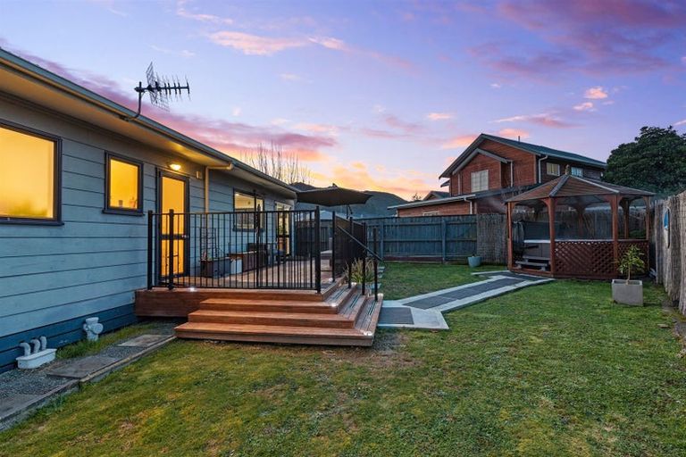 Photo of property in 35 Grimsby Grove, Wainuiomata, Lower Hutt, 5014