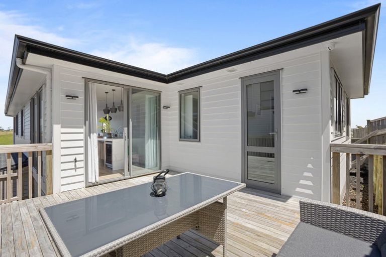 Photo of property in 11 Pacific Heights Road, Orewa, 0931