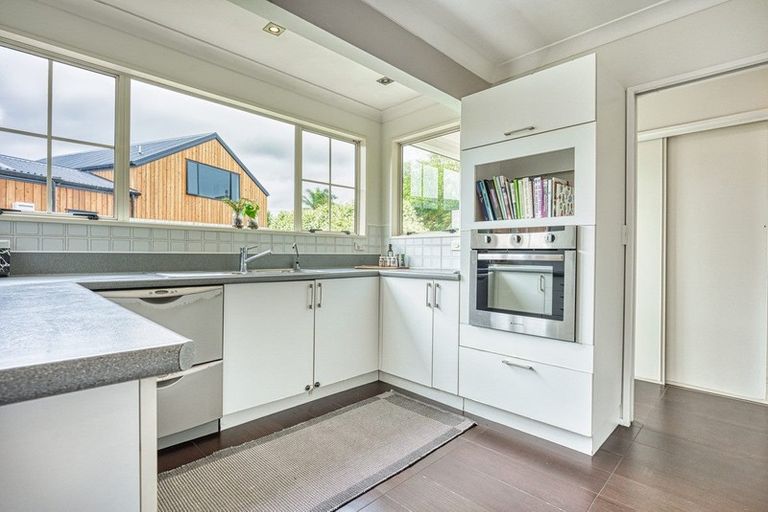 Photo of property in 11 Sunny Crescent, Huapai, Kumeu, 0810