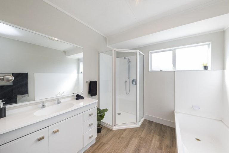 Photo of property in 108 Apollo Parade, Milson, Palmerston North, 4414