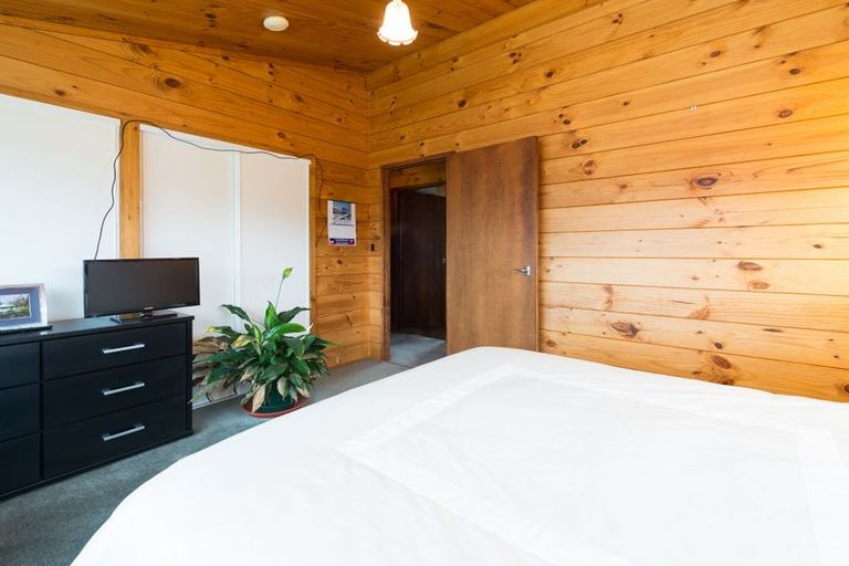 Photo of property in 2 Bata Place, Pomare, Rotorua, 3015