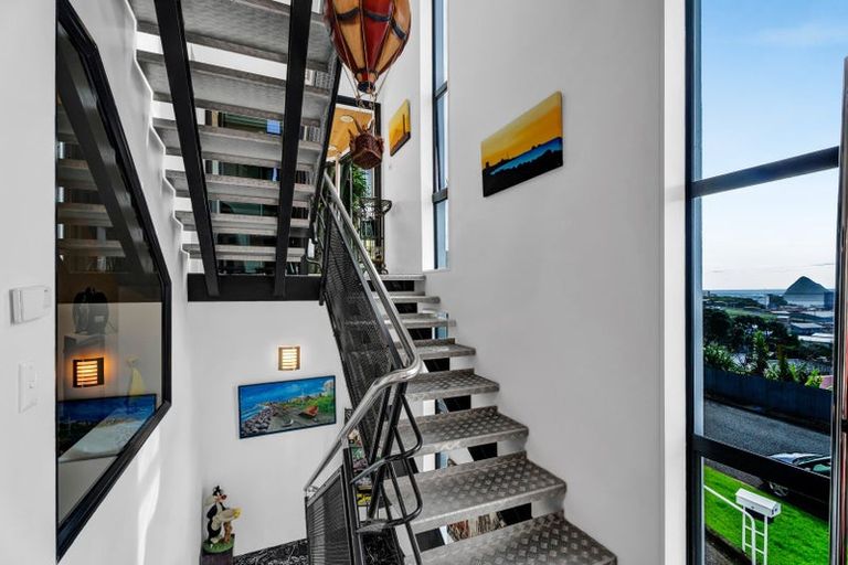 Photo of property in 5 Weston Street, Moturoa, New Plymouth, 4310