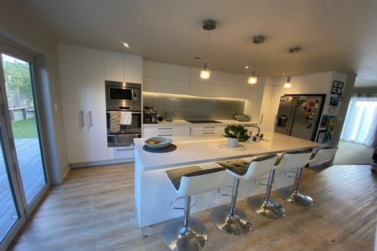 Photo of property in 4a Bemrose Place, Cockle Bay, Auckland, 2014