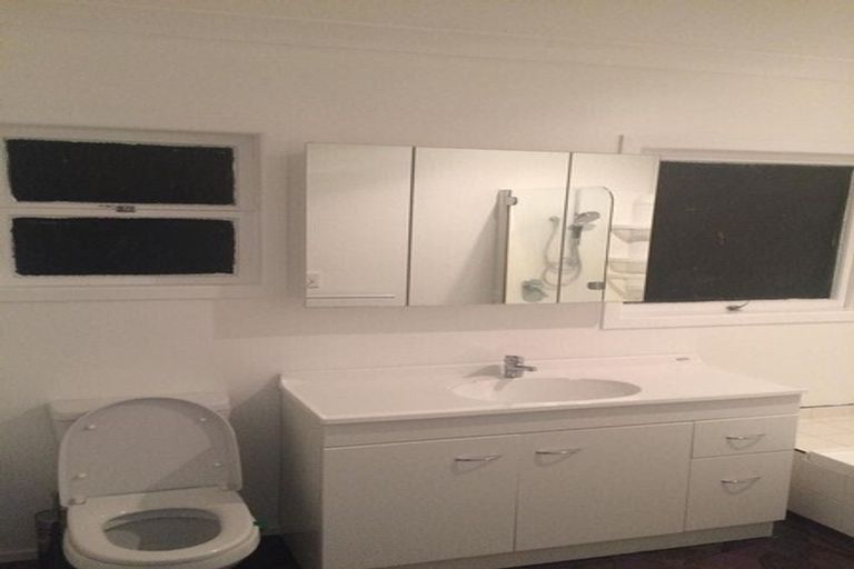 Photo of property in 25 Matama Road, Glen Eden, Auckland, 0602