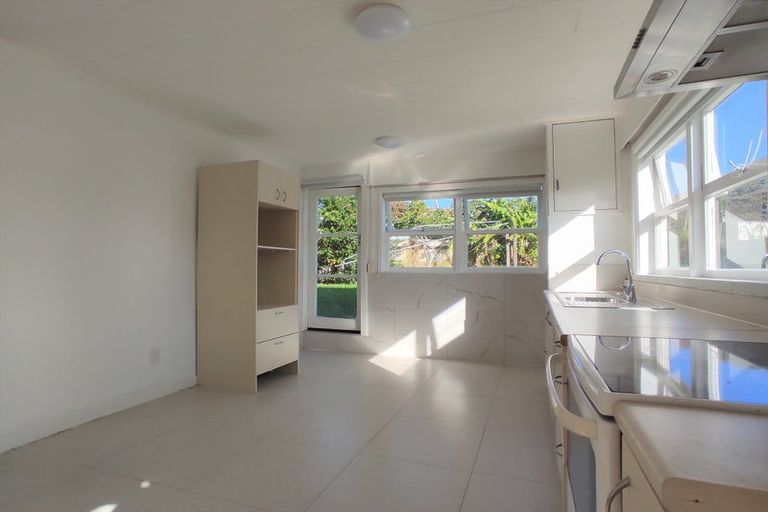 Photo of property in 34 Kohekohe Street, New Lynn, Auckland, 0600