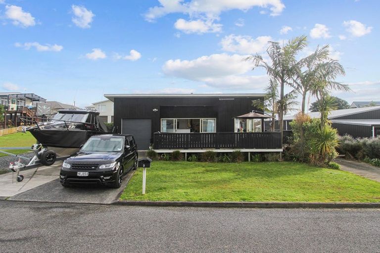 Photo of property in 9 Keven Road, Clarks Beach, Pukekohe, 2679