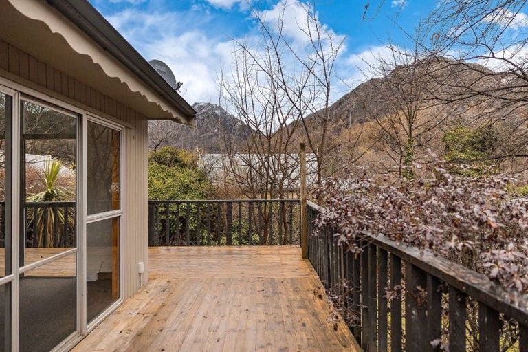 Photo of property in 6 Merioneth Street, Arrowtown, 9302