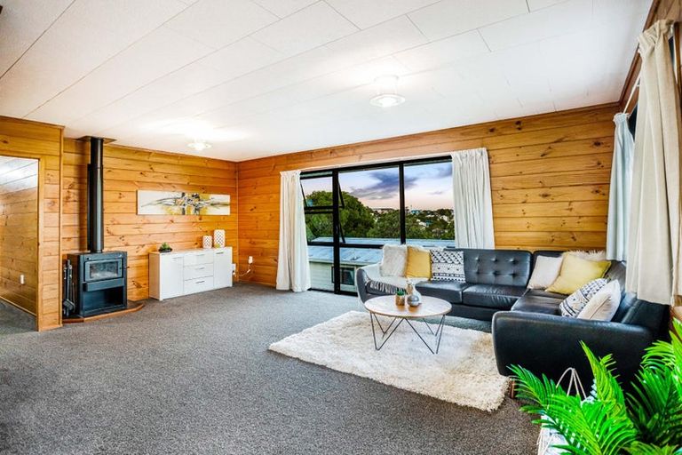 Photo of property in 2/22 Elizabeth Drive, West Harbour, Auckland, 0618