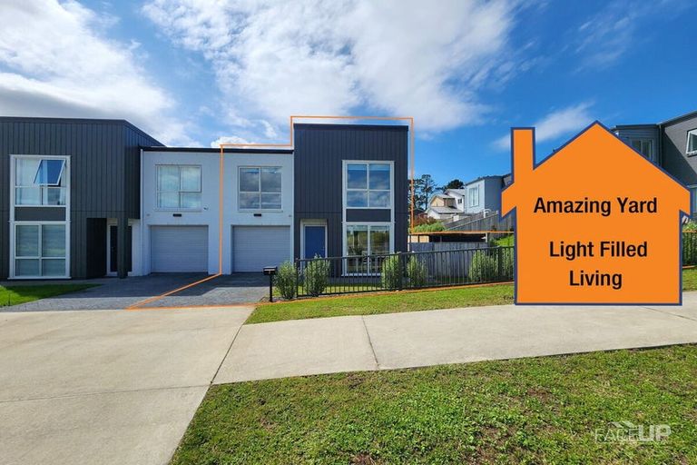 Photo of property in 2 Waimoana Close, Massey, Auckland, 0614