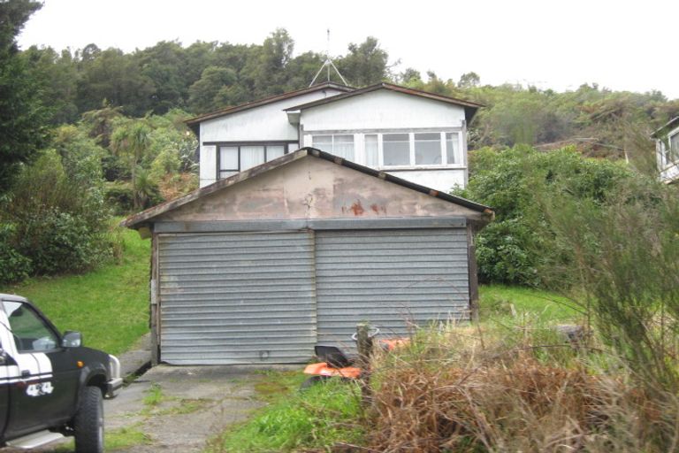 Photo of property in 14 South Street, Runanga, 7803