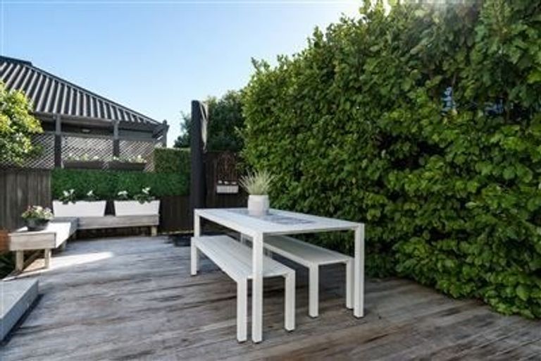 Photo of property in 1/41 Seaview Avenue, Northcote, Auckland, 0627