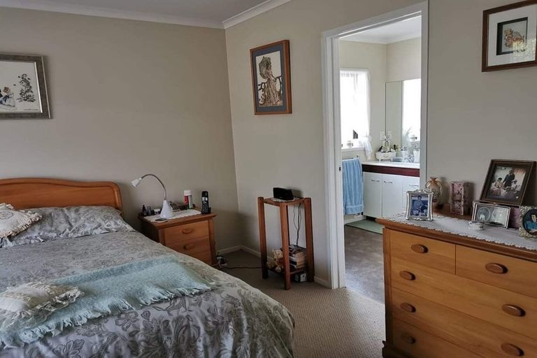Photo of property in 7 Rarawa Place, Vogeltown, New Plymouth, 4310