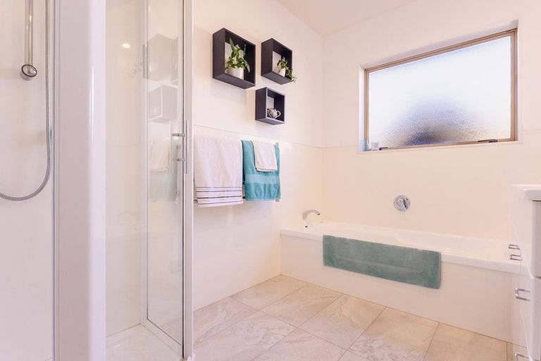 Photo of property in 8 Leanne Way, Waikanae Beach, Waikanae, 5036