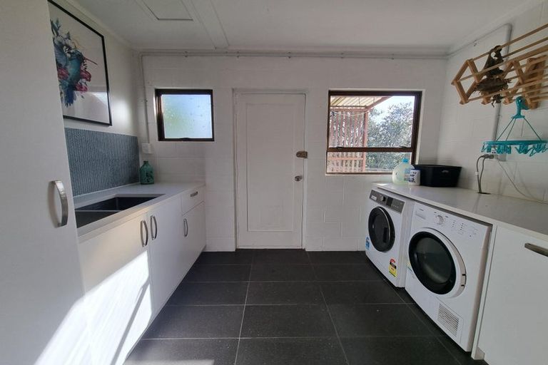 Photo of property in 2/14 Thelma Crescent, Torbay, Auckland, 0630