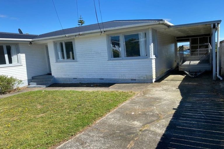 Photo of property in 39 Baylands Drive, Newlands, Wellington, 6037