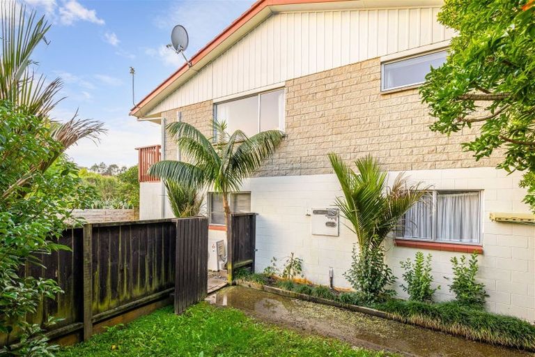 Photo of property in 5/24 Woodglen Road, Glen Eden, Auckland, 0602