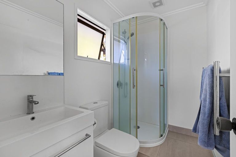 Photo of property in 6 Waiwera Road, Waiwera, Orewa, 0994