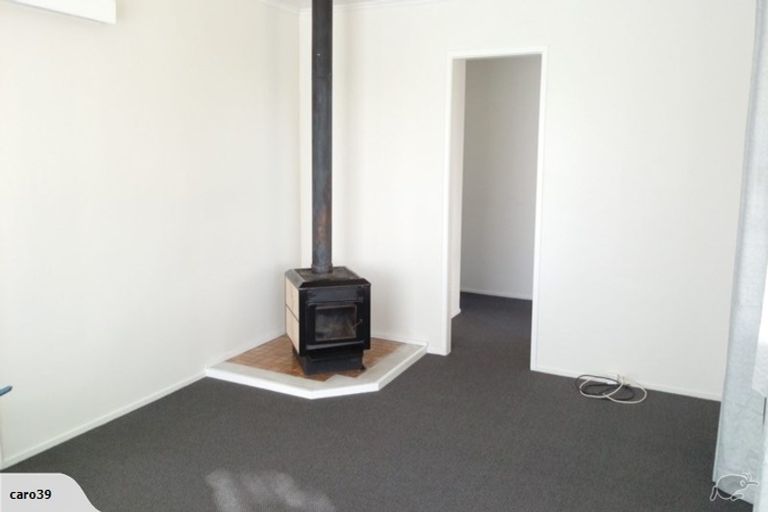 Photo of property in 325 Roscommon Road, Clendon Park, Auckland, 2103