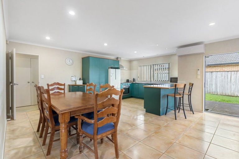 Photo of property in 2 Brosna Place, East Tamaki, Auckland, 2016