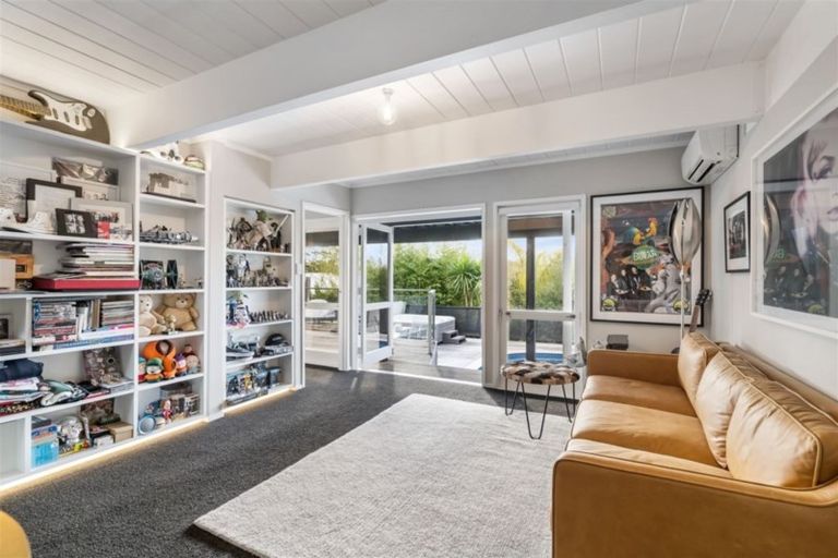 Photo of property in 2/65 Park Rise, Campbells Bay, Auckland, 0630