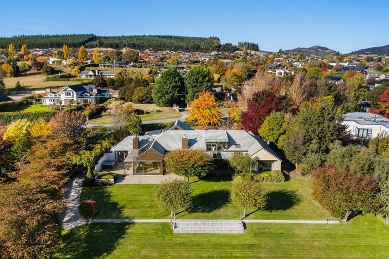 Photo of property in 248 Beacon Point Road, Wanaka, 9305
