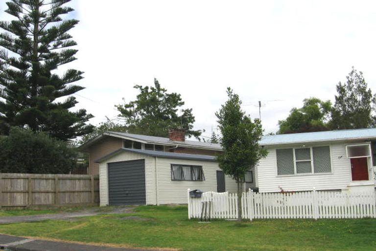 Photo of property in 10 Lauderdale Road, Birkdale, Auckland, 0626